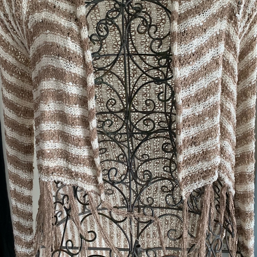 RUE21 WOMEN’S THROW OVER / SWRATER